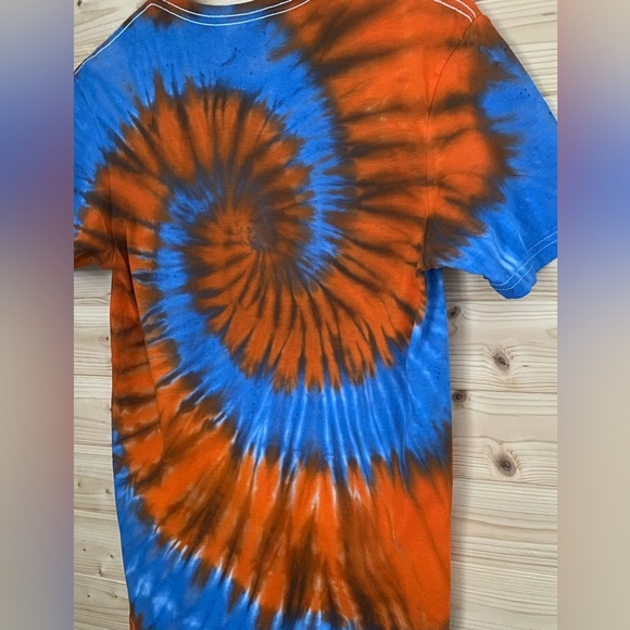 NEW Unisex Small GILDAN Soft Style Blue Orange Spiral Tie Dye T-Shirt Ballfield - Picture 5 of 8